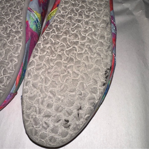 TOMS Women’s Slip-On Shoes Grey with Birds of Paradise Floral Design Summer 7.5 - Picture 2 of 6